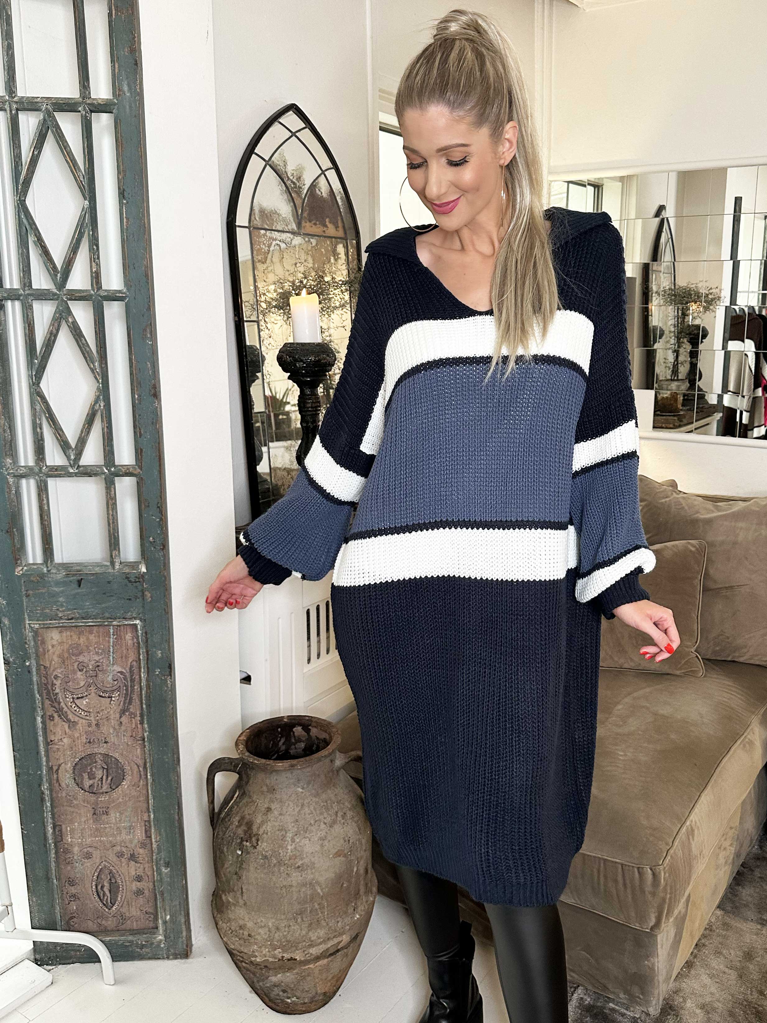 Hailey - Mångfärgad randig stickad klänning med liten krage